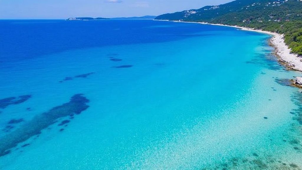 Panorámica de Veli žal con cielo despejado, Croacia