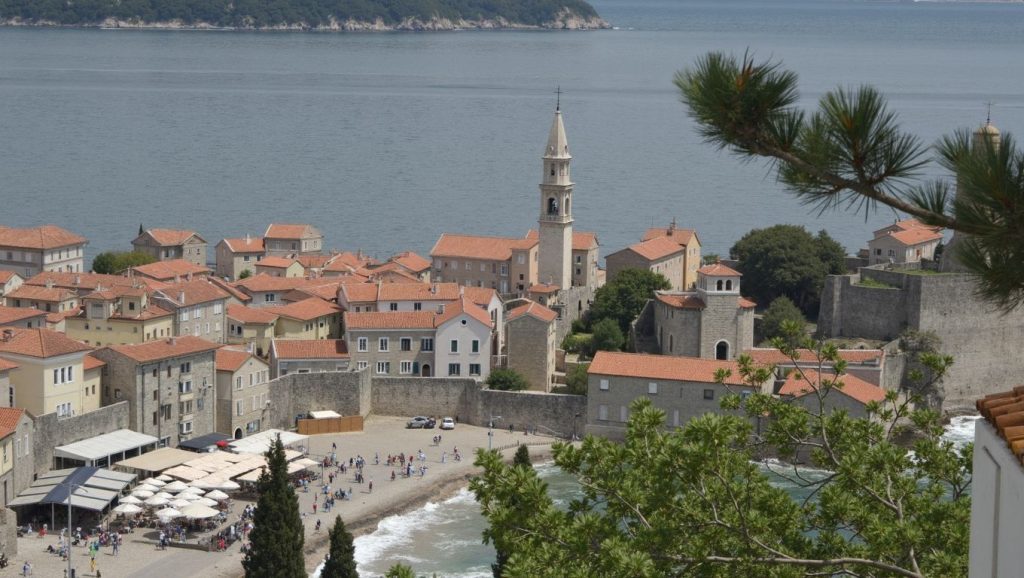 Línea de costa en Velja Spilja, Tivat