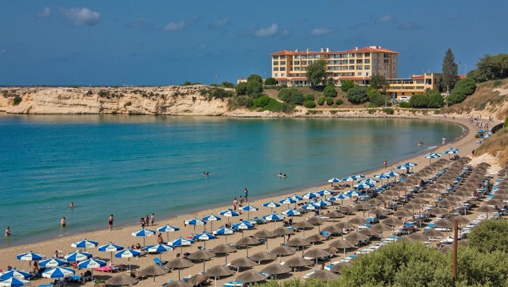 Oleaje en la orilla de Venus blue beach, costa de ?