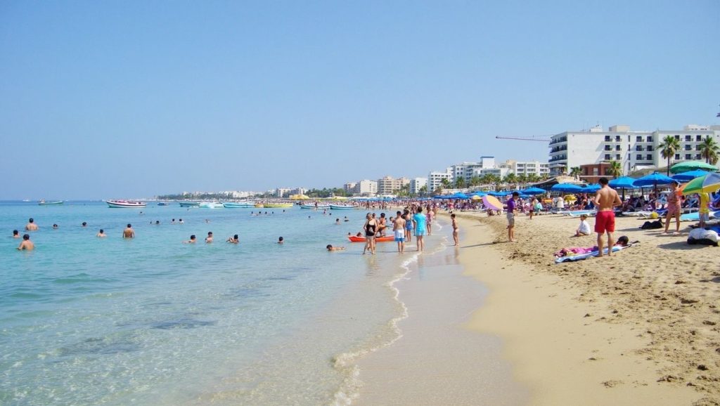 Arena fina en Vizakia Beach, ?, Chipre