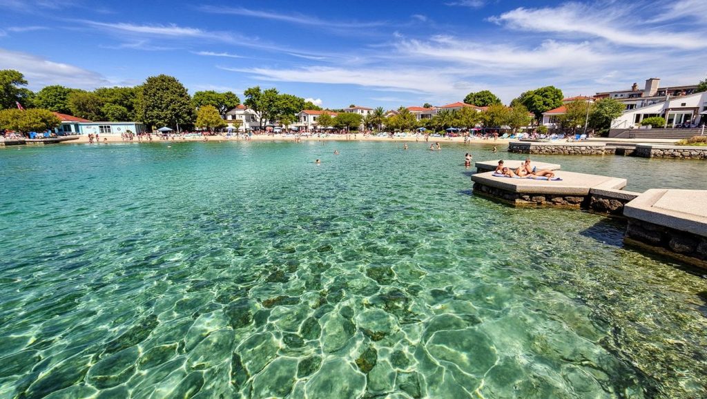 Playa Vodice desde la arena, Popova Luka, Croacia