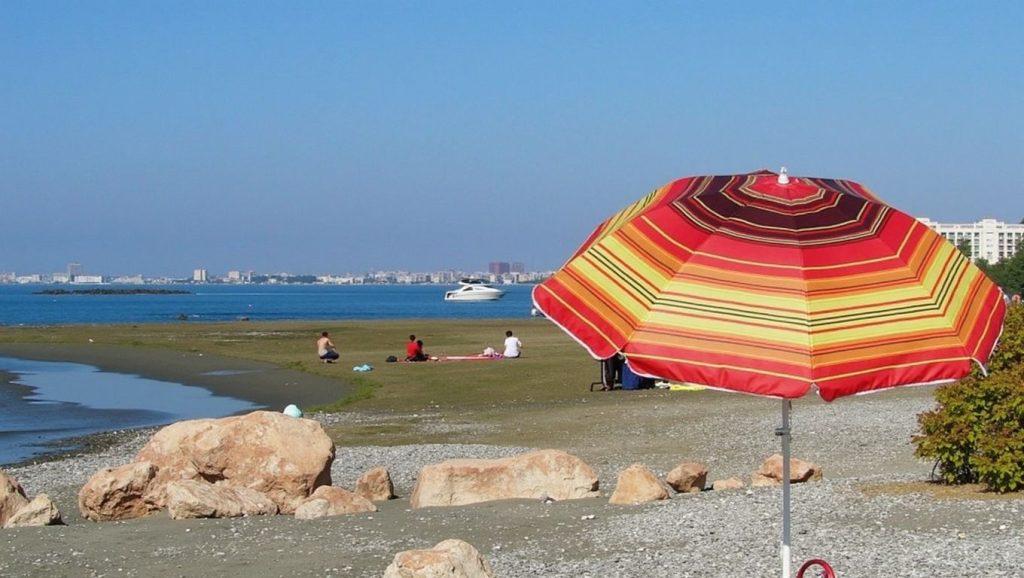 Orilla tranquila de Xylofagou Beach, playa de ?