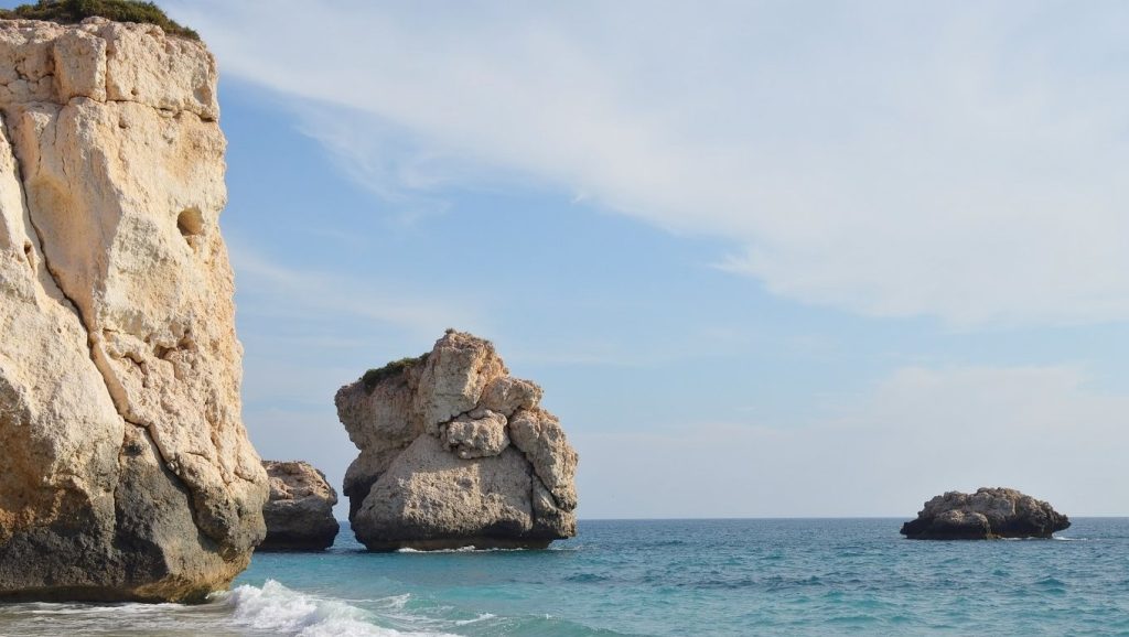Oleaje en la orilla de Yialos, costa de ?