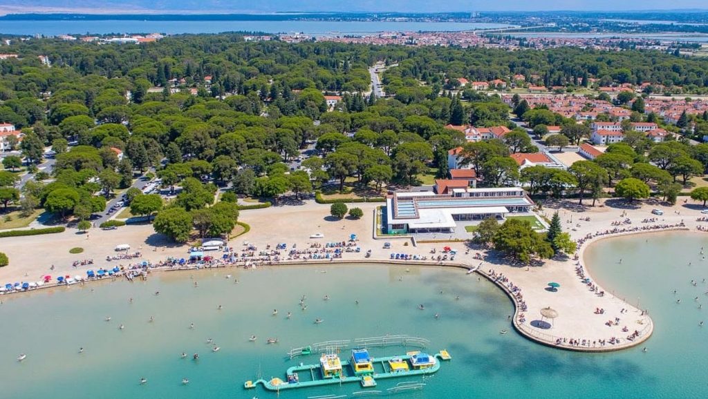 Vista de Zaton Holiday Resort Beach desde la orilla, Croacia