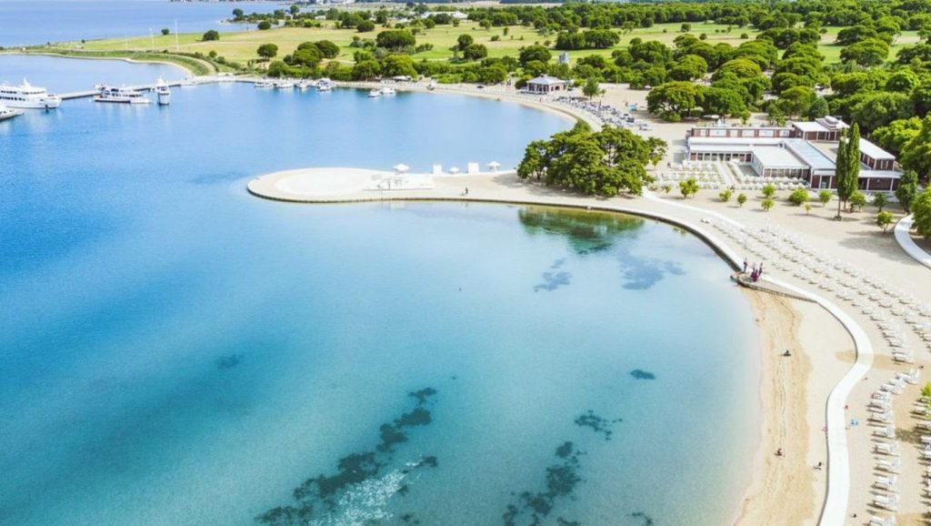 Línea de costa en Zaton Holiday Resort Beach, Croacia