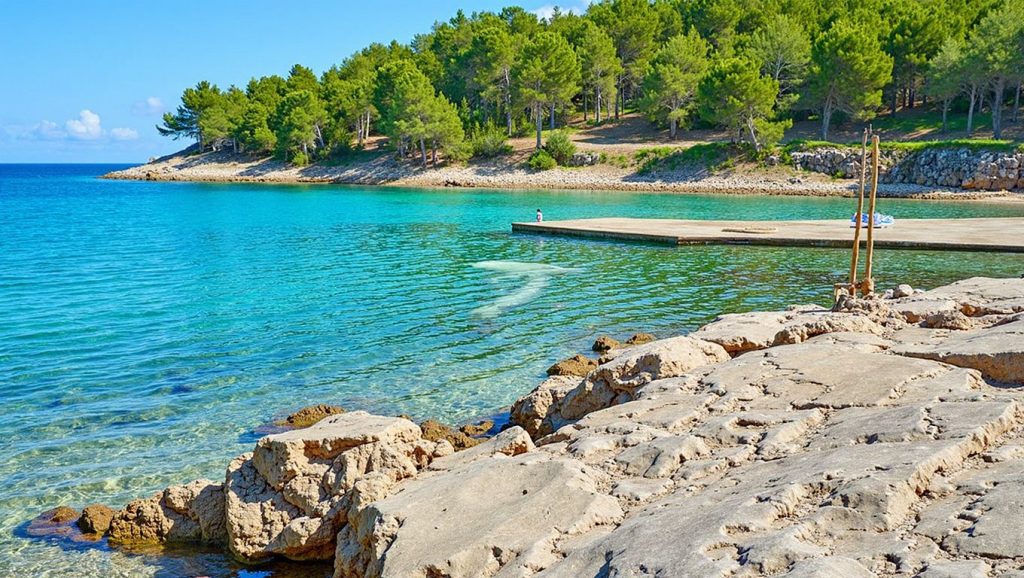Amplio horizonte marino en Zenčišće, Općina Jelsa