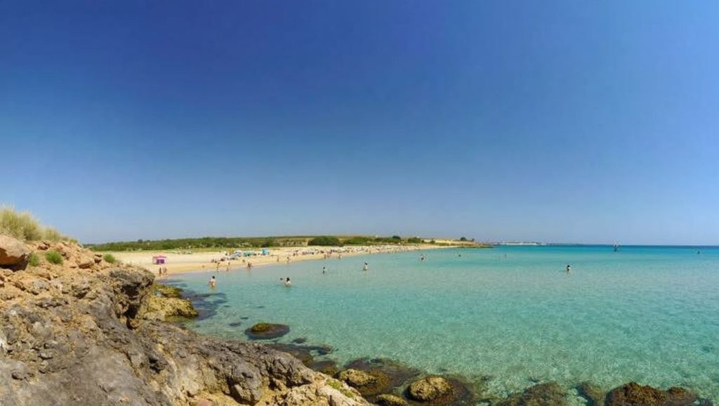 Vista amplia de Praia naturista Chiappe en Caronia, Sicilia