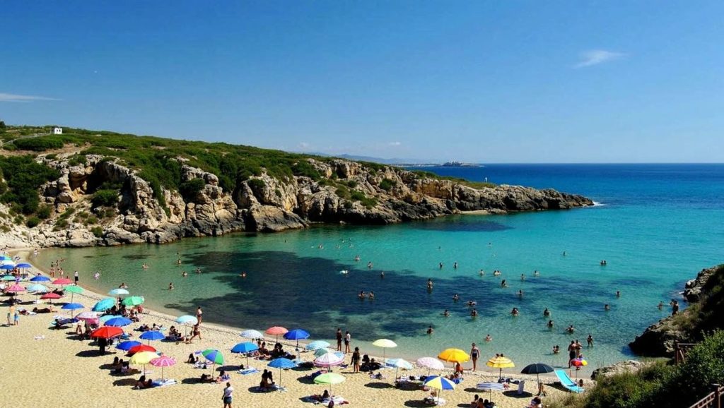 Panorámica de Praja naturista Rocca Palumma con cielo despejado, Tusa