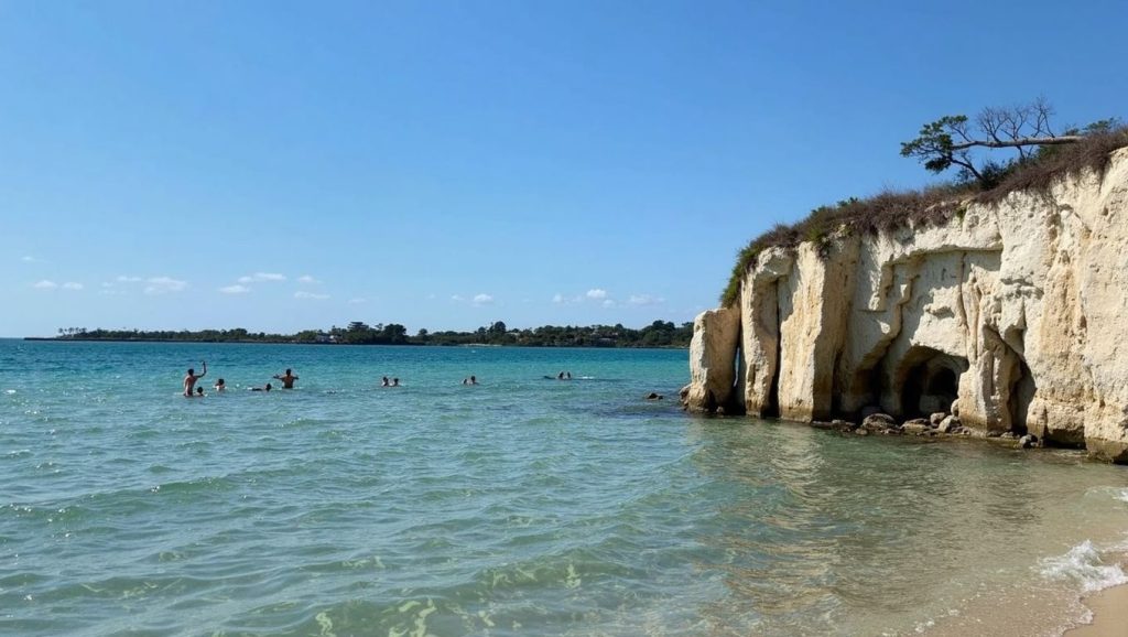 Vista amplia de Spiaggetta di Aretusa en Siracusa, Sicilia
