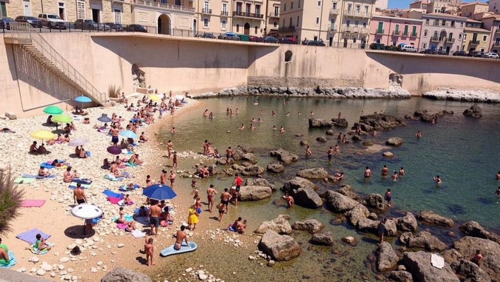 Acceso a Spiaggetta di Cala Rossa desde el aparcamiento, Siracusa