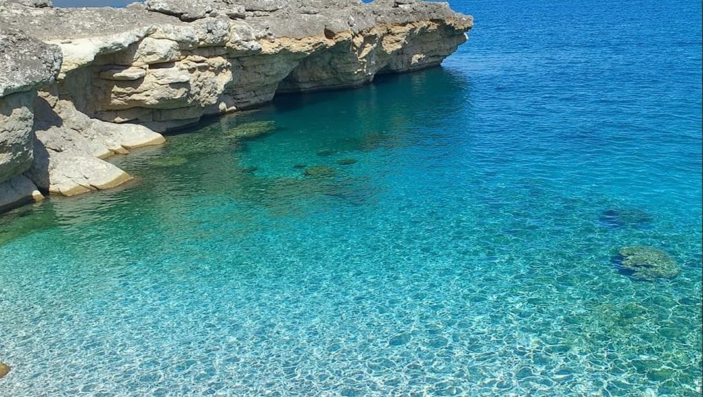 Agua y arena en Spiaggia Agliareddi, Custonaci