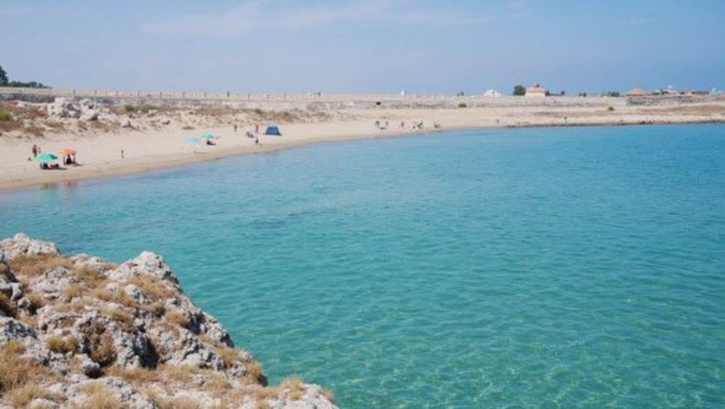 Acceso a Spiaggia Calafarina desde el aparcamiento, Pachino