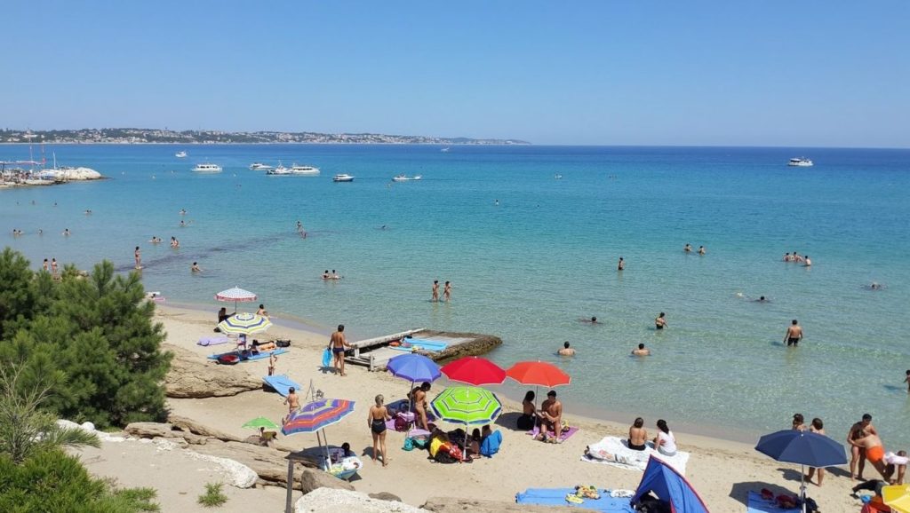 Costa de Palermo desde Spiaggia dell'Arenella, Sicilia