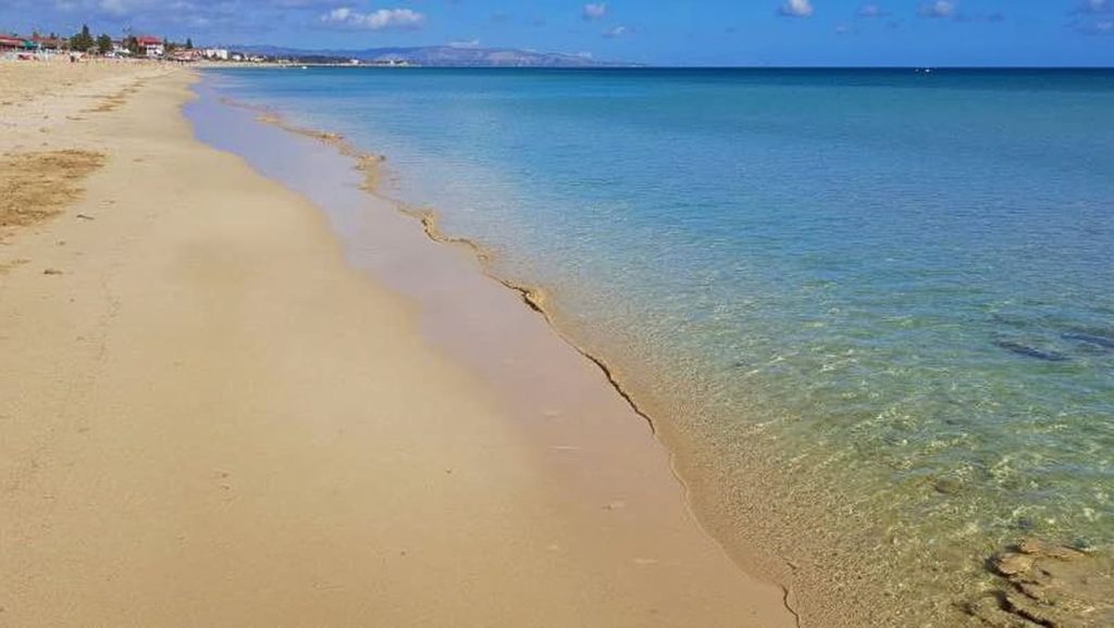 Panorámica de Spiaggia della Spinazza con cielo despejado, Pachino