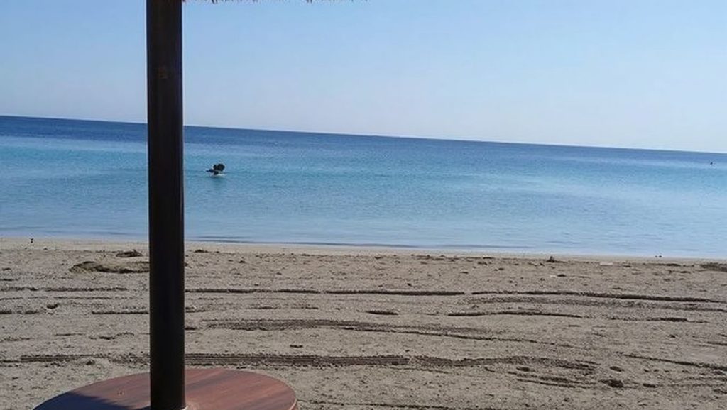 Amplio horizonte marino en Spiaggia della Spinazza, Pachino