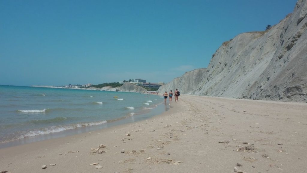 Detalle de arena y agua en Spiaggia delle Gole, Motta Camastra