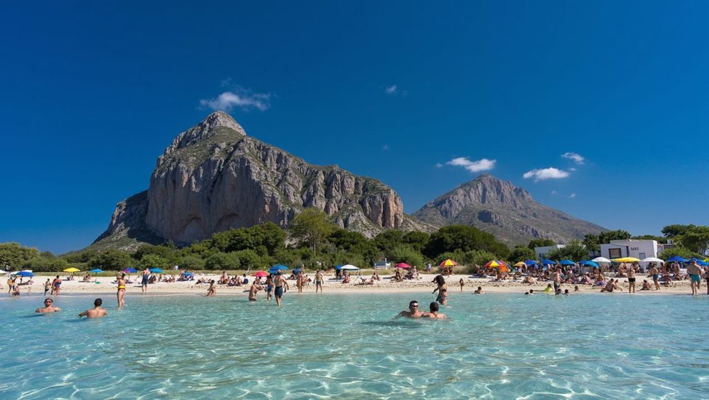 Línea de costa en Spiaggia di Cala Bove, San Vito Lo Capo
