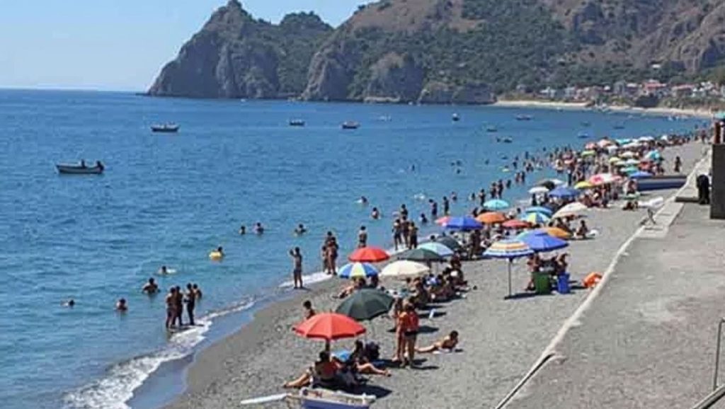 Línea de costa en Spiaggia di Forza d'Agrò, Sant'Alessio Siculo