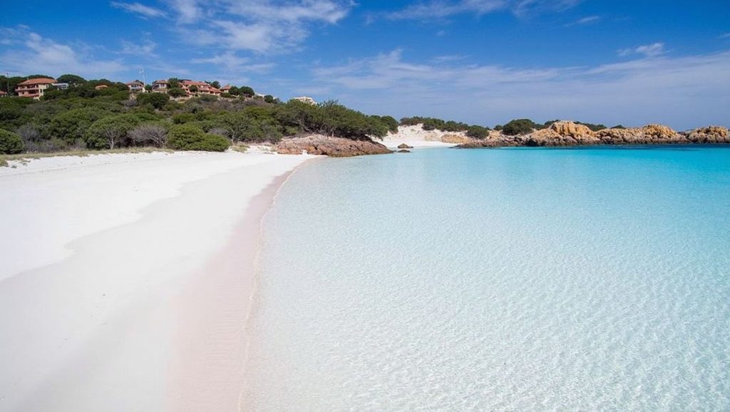 Spiaggia di Isola Rossa — foto 1 de 6