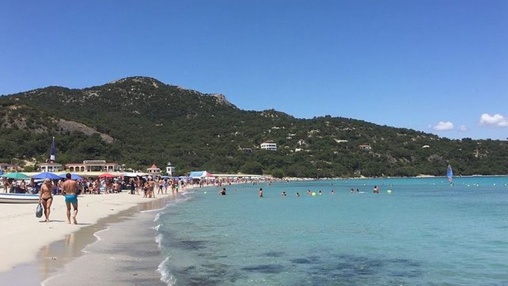 Vista amplia de Spiaggia di Marinella en Porto Empedocle, Sicilia
