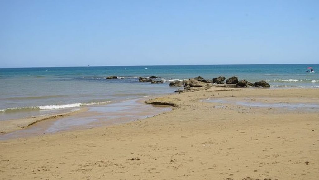 Línea de costa en Spiaggia di Puzziteddu, Campobello di Mazara