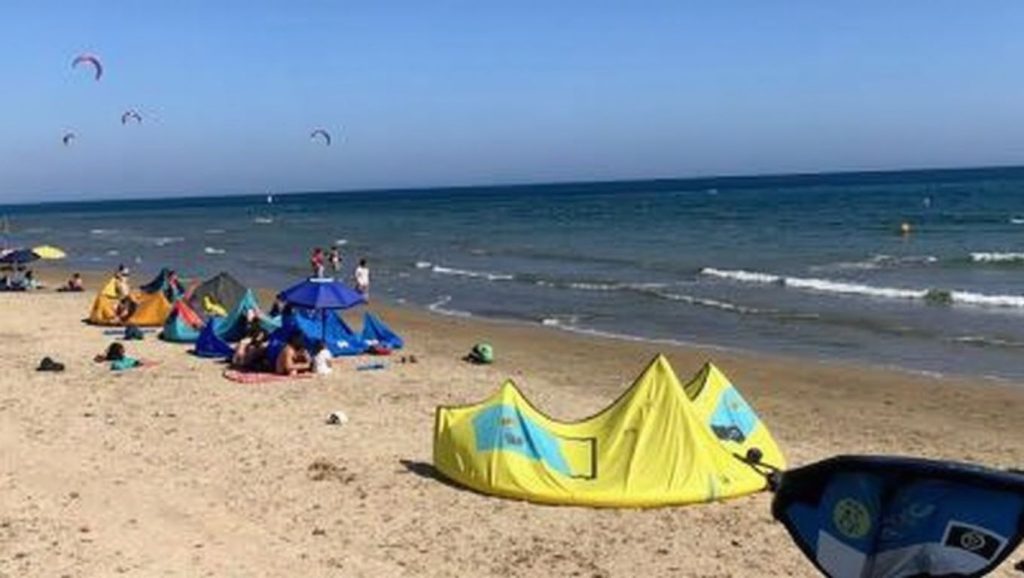 Amplio horizonte marino en Spiaggia di Puzziteddu, Campobello di Mazara