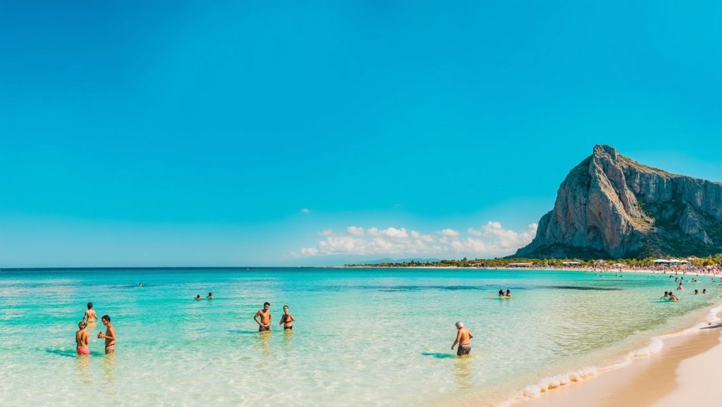 Oleaje en la orilla de Spiaggia di Scaru Brucia, costa de San Vito Lo Capo