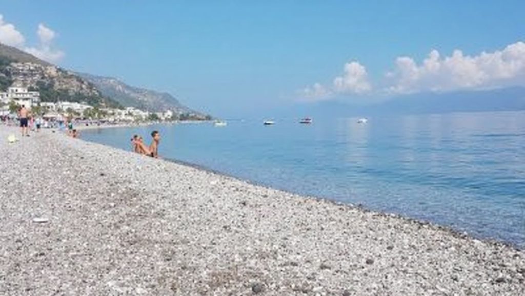Detalle del agua en Spiaggia Fondaco Parrino, Letojanni, Sicilia