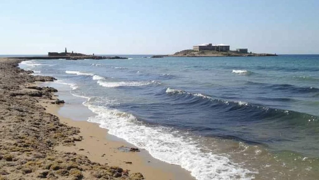 Arena y mar en Spiaggia Isola delle Correnti, Portopalo di Capo Passero, Sicilia