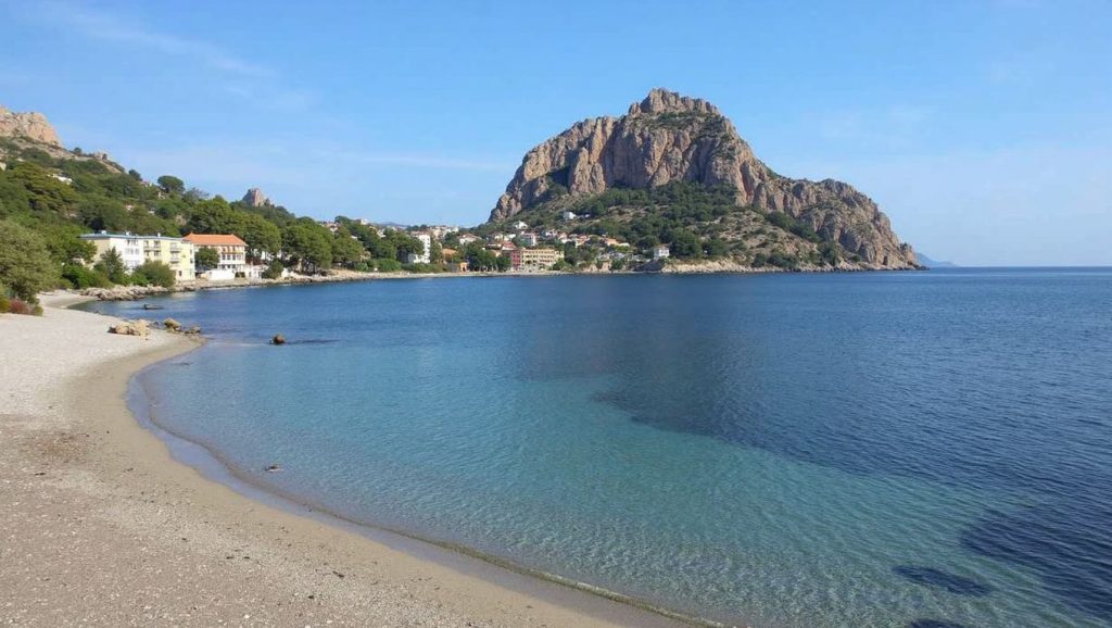 Arena y mar en Spiaggia Kafara, Bagheria, Sicilia