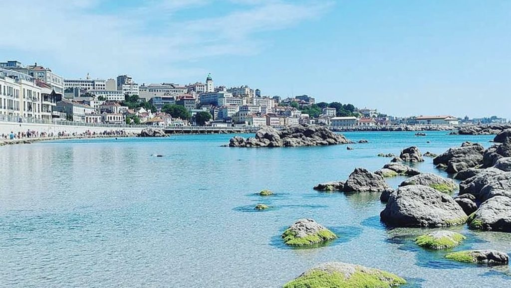 Detalle de arena y agua en Spiaggia Lido, Sciacca