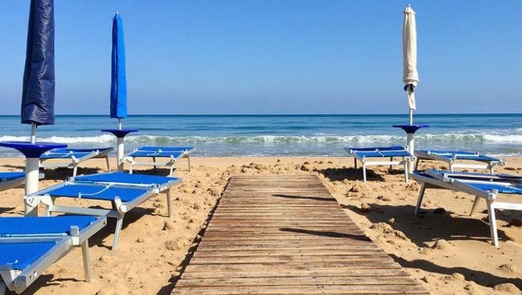 Agua y arena en Spiaggia Lido Casello, Trappeto