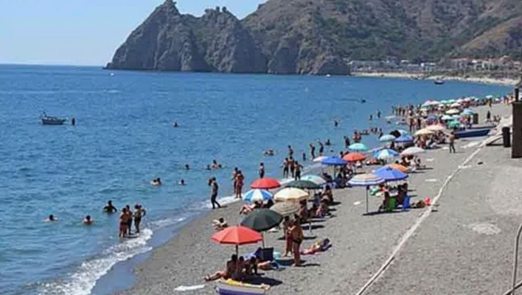 Spiaggia naturista di Forza d'Agrò — foto 1 de 6