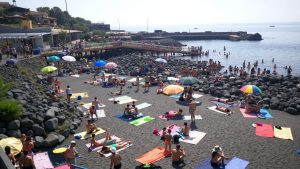 Spiaggia nera di San Giovanni Li Cuti