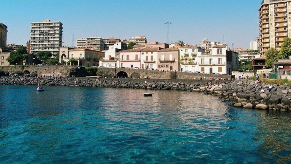 Spiaggia nera di San Giovanni Li Cuti — foto 2 de 6