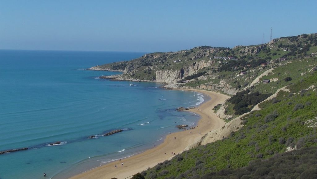 Orilla tranquila de Spiaggia Poliscia, playa de Licata