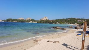 Spiaggia Precedence A Mucchi Bianchi (La Maddalena, Cerdeña)