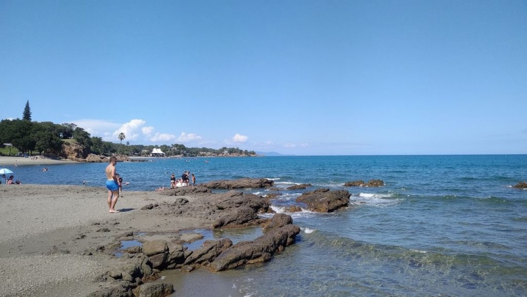 Vista amplia de Spiaggia Settefrati en Lascari, Sicilia
