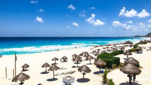 Playa Delfines (Cancún, México)