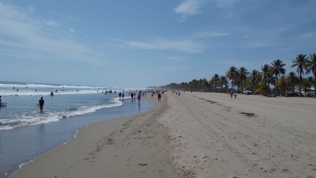 Playa Eréndira (Lázaro Cárdenas, México) — foto 2