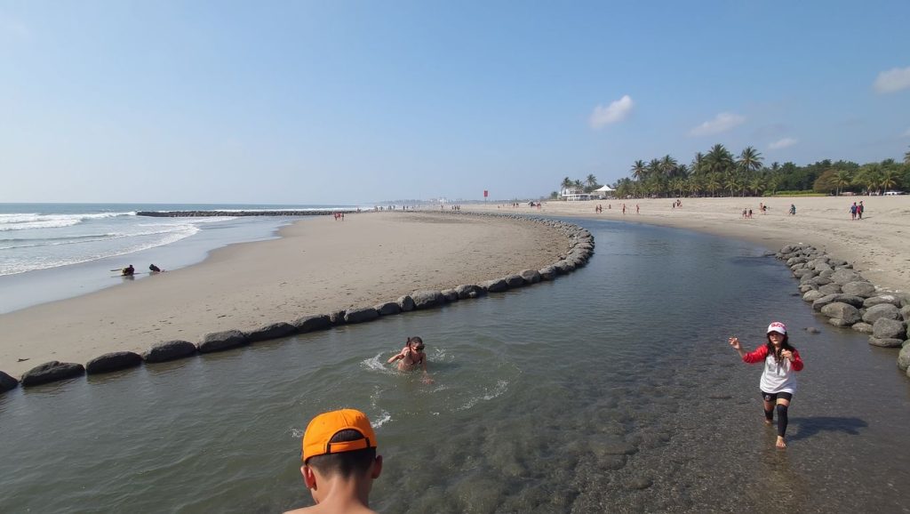 Playa La Ticla (Aquila, México) — foto 3