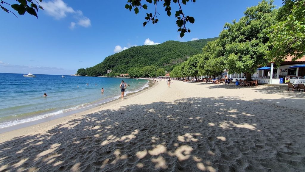 Ao Sane Beach (Sur de Phuket, Phuket, Tailandia) — foto 4