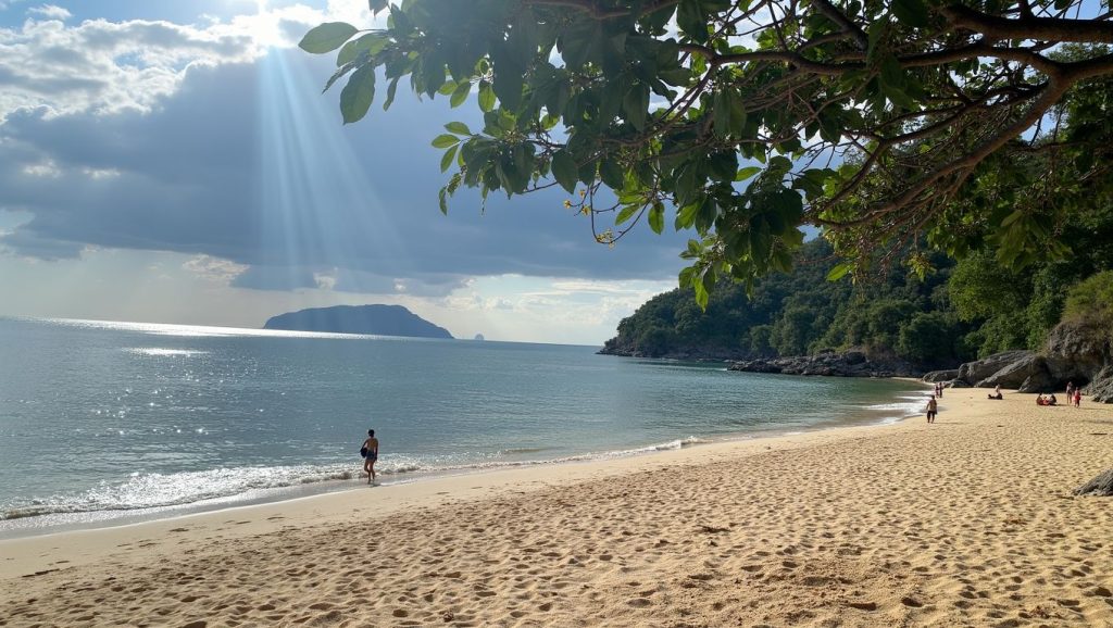 Krathing Beach (Sur de Phuket, Phuket, Tailandia) — foto 2