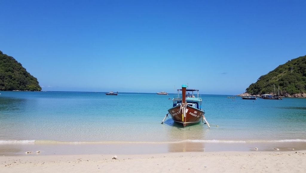 Loh Lana Beach (Norte de Phi Phi Don, Koh Phi Phi, Krabi, Tailandia) — foto 1
