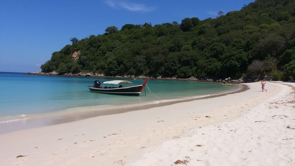 Loh Lana Beach (Norte de Phi Phi Don, Koh Phi Phi, Krabi, Tailandia) — foto 2