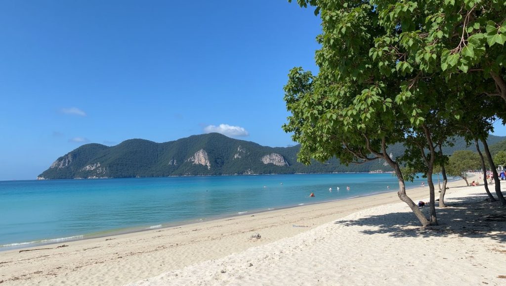 Long Beach (Este de Phi Phi Don, Koh Phi Phi, Krabi, Tailandia) — foto 1