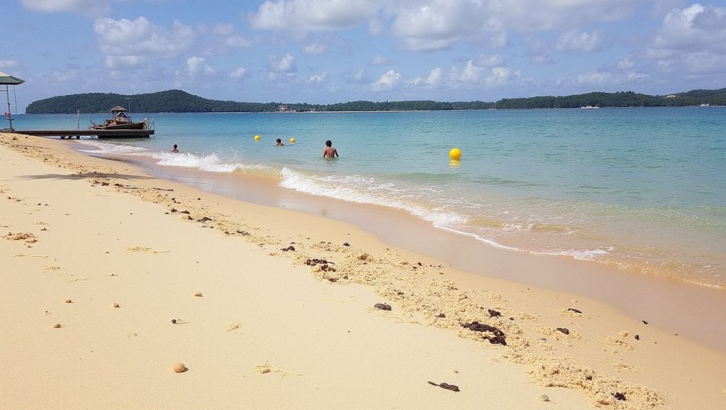 Pak Phra Beach (Norte de Phuket, Phuket, Tailandia) — foto 2