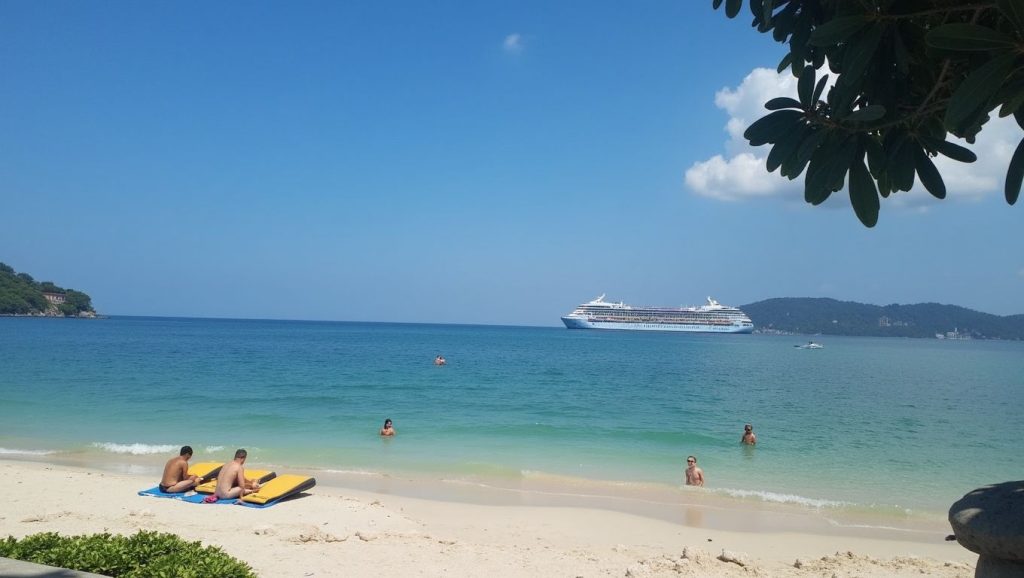 Tri Trang Beach (Patong, Phuket, Tailandia) — foto 2