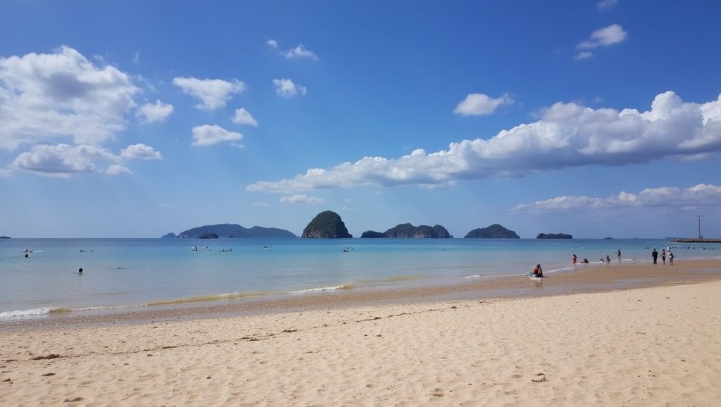 Tubkaek Beach (Klong Muang-Tubkaek, Krabi, Tailandia) — foto 1